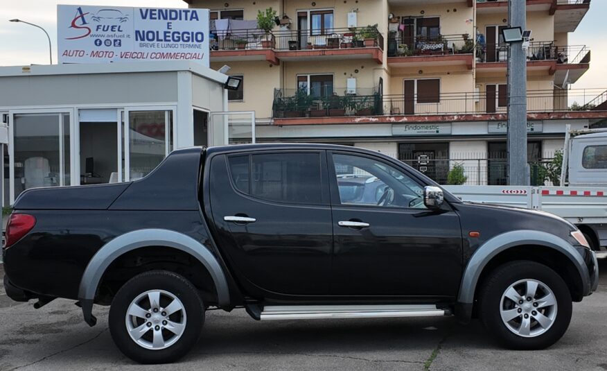 Mitsubishi L200 d.cab 2.5 di-d Intense